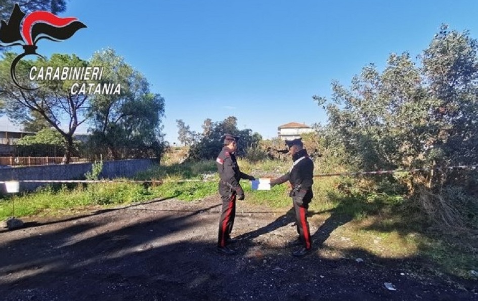 Discarica in stile terra dei fuochi scoperta a Belpasso