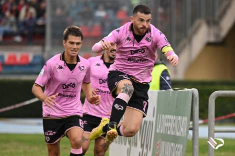 Brunori segna per il Palermo il momentaneo 1-0 a Cosenza, la partita finirà 3-2 per i calabresi, campionato serie B 2022-2023