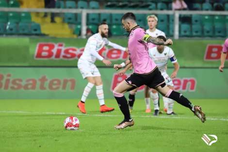 Brunori sbaglia ancora dagli 11 metri; Palermo-Venezia 0-1, serie B 2022-2023