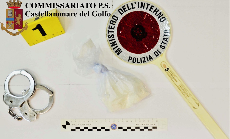 Beccato pregiudicato con cocaina in auto