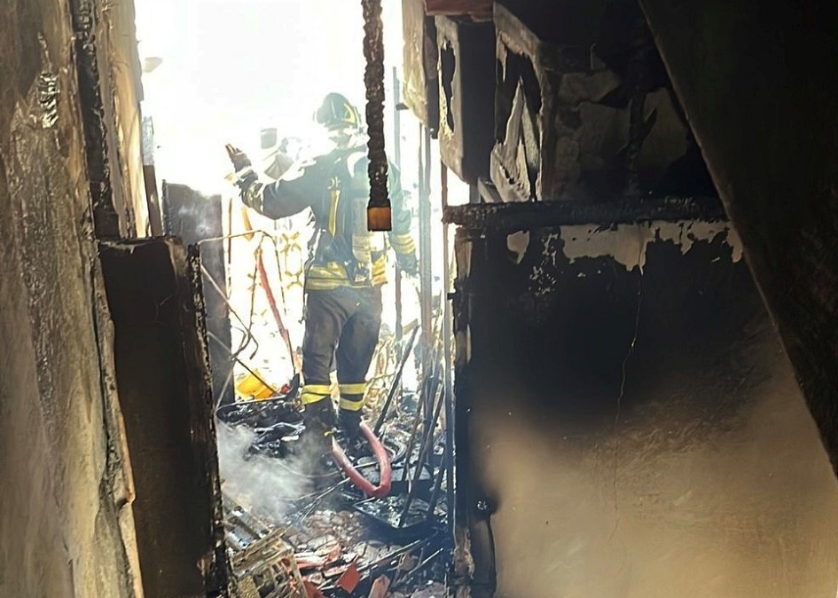 Intossicati da incendio in una palazzina a Catania in via Aurora