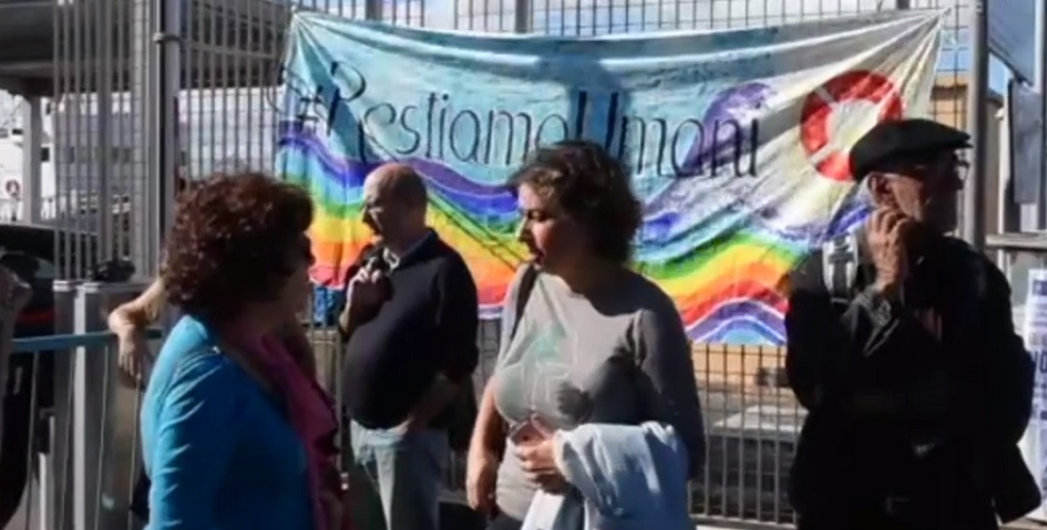Fronte protesta per sbarchi selettivi dei migranti al porto di Catania