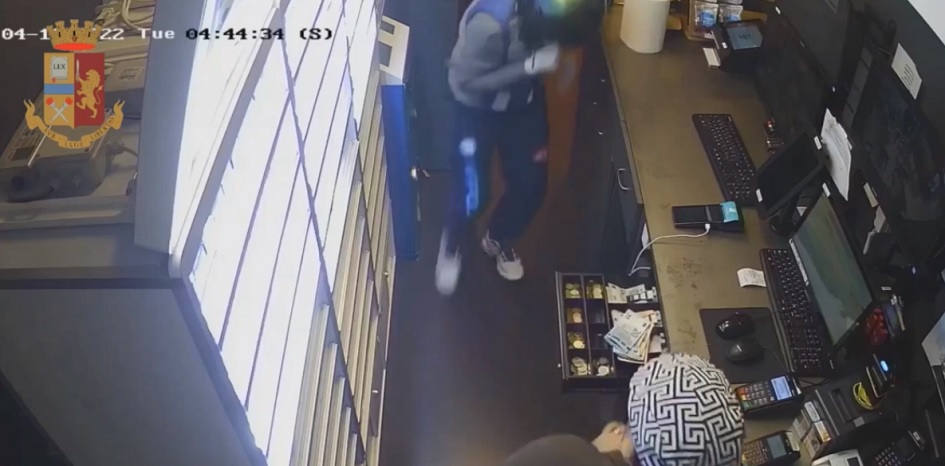 Arrestato il complice della rapina al distributore di carburanti di via Palermo a Catania