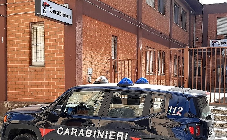 Arrestati due minorenni per pestaggio e rapina