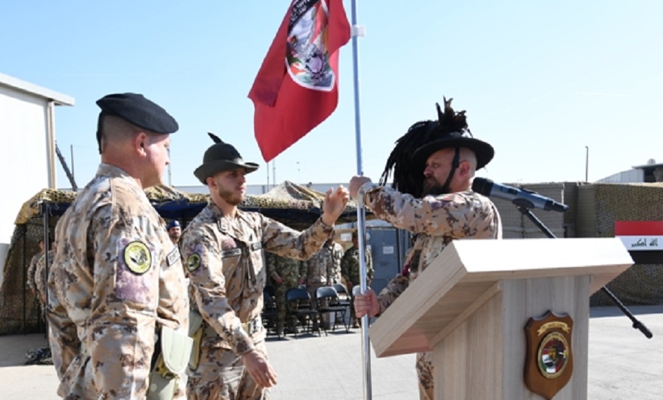 Passaggio di consegne al battaglione in missione in Iraq