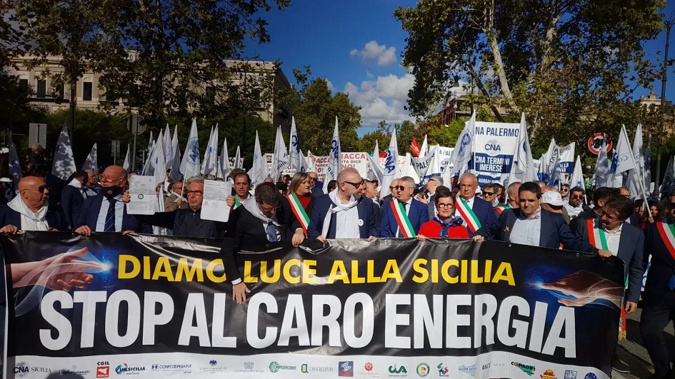 La mobilitazione contro il caro bollette a Palermo dell'11 novembre 2022