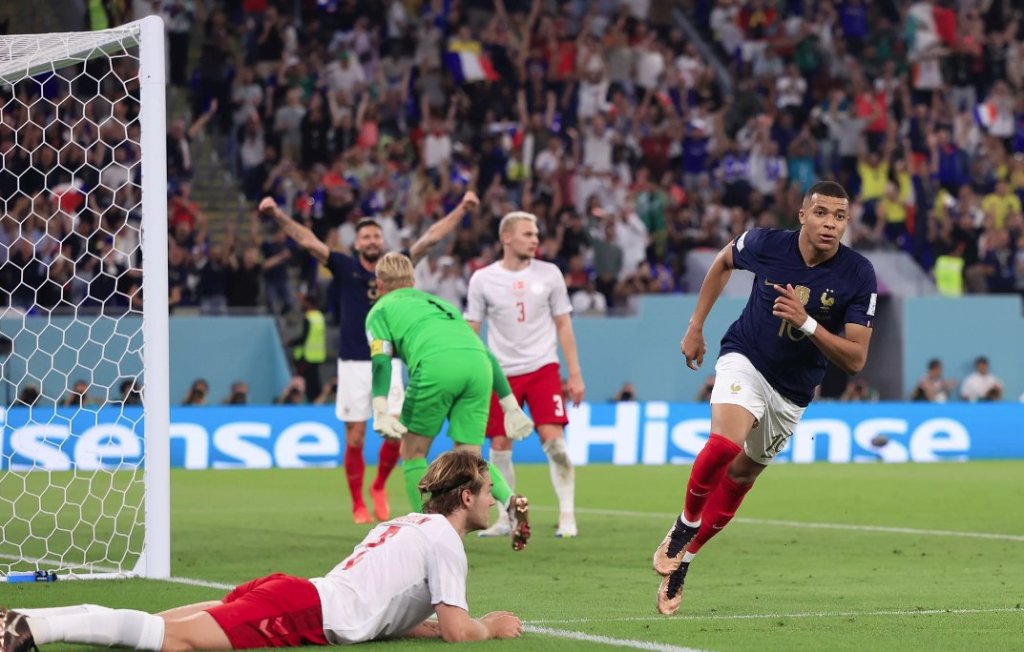 Mbappè segna per la Francia che si qualifica per gli ottavi di finale a Qatar 2022