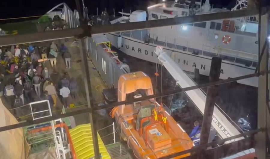 Migranti a bordo di una nave