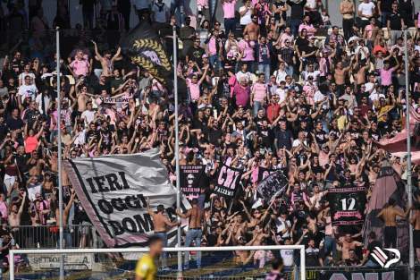 Modena-Palermo, tifosi rosanero al Braglia, serie B 2022-2023