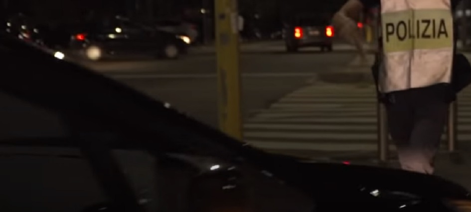 Polizia finge incidente per arrestare il ladro d'auto