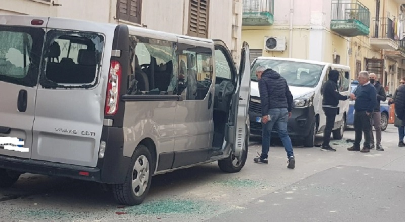 I mezzi dei tifosi dell'Igea Virtus danneggiati