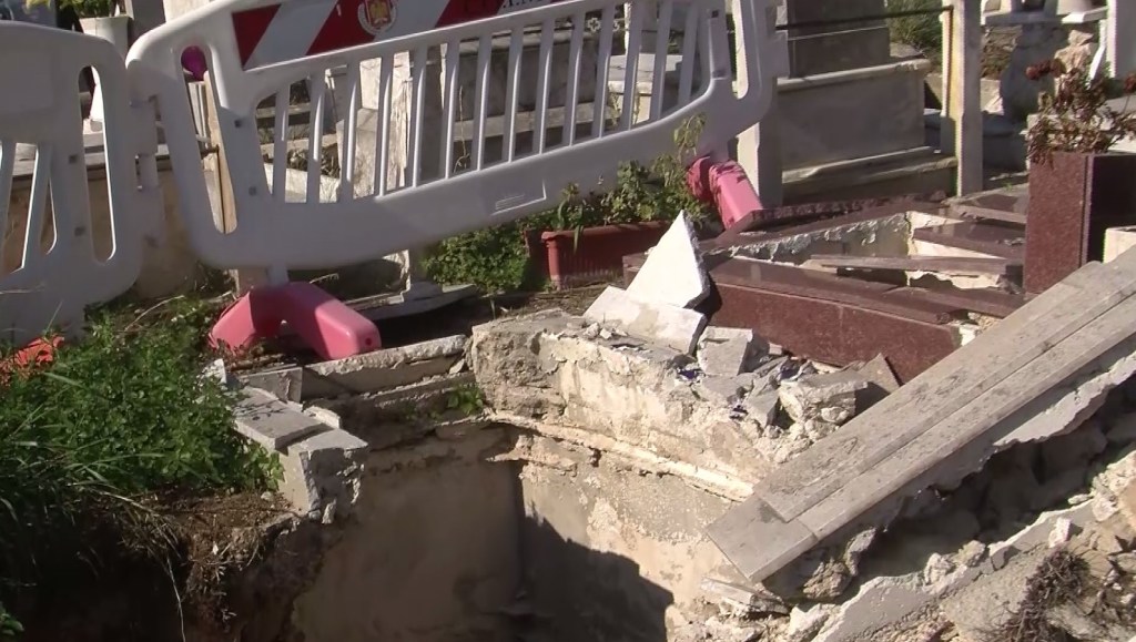 Tomba sprofondata al cimitero dei Rotoli, la drammatica denuncia del figlio di un defunto