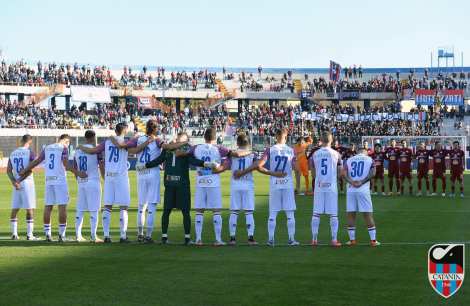 Catania e Trapani ricordano Sinisa Mihajlovic prima dell'avvio della partita