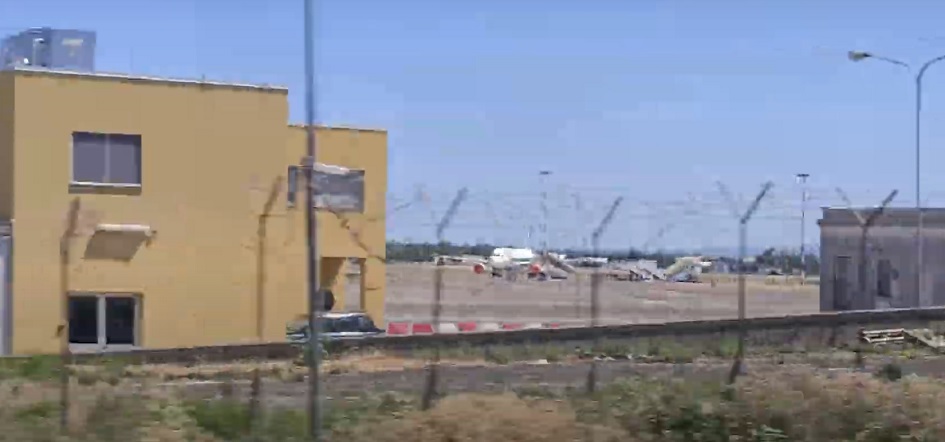 Il tratto ferroviario che incrocia con l'aeroporto di Catania