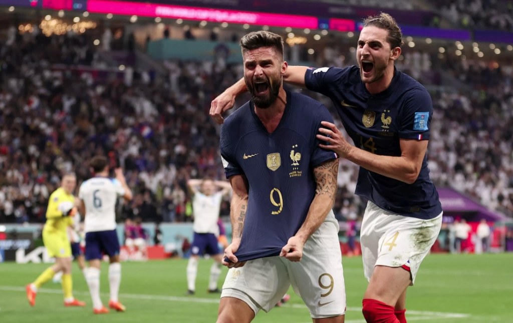 Giroud manda in paradiso la Francia segnando il 2-1 all'Inghilterra nei quarti di finale ai Mondiali di Qatar 2022