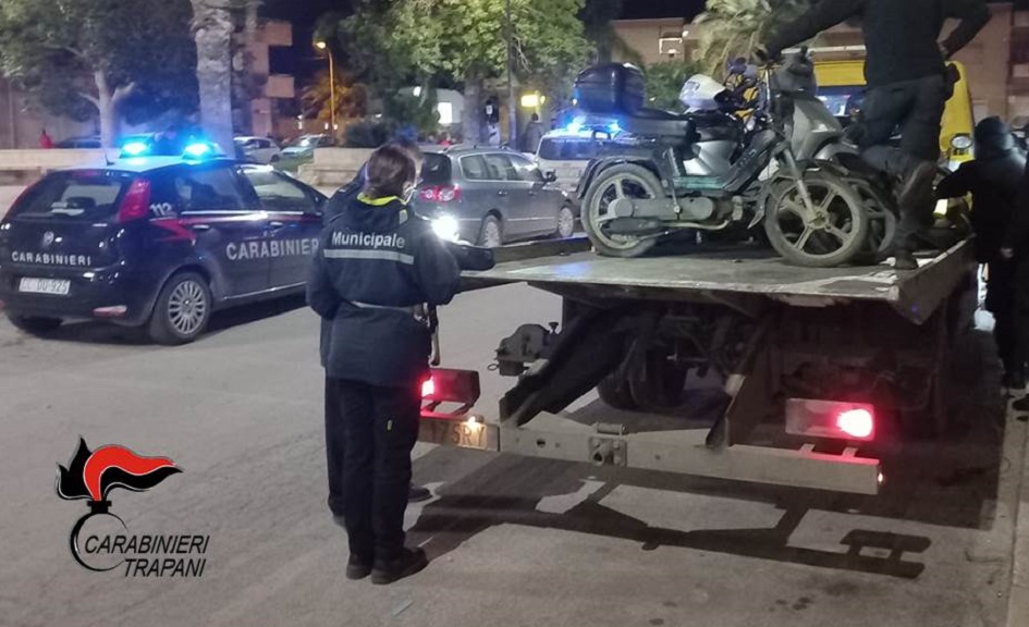Fuggono all'alt dei carabinieri, due denunce a Marsala