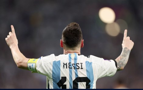 Messi segna l'1-0 dell'Argentina sull'Australia ai Mondiali di Qatar 2022. L'Albiceleste vincerà 2-1 e andrà ai quarti di finale. Foto Fifa.com