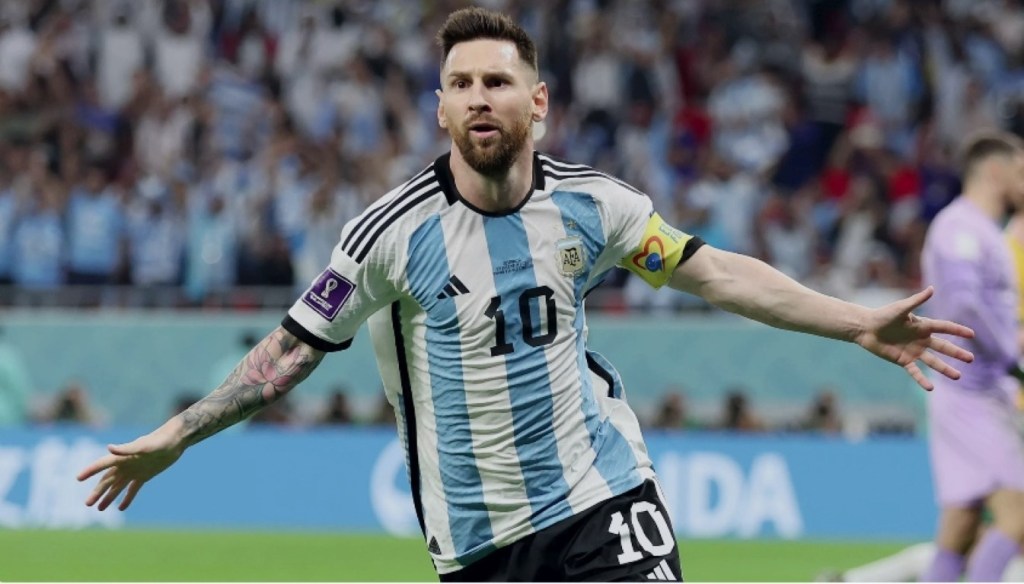 Lionel Messi segna e trascina l'Argentina ai quarti di finale dei mondiali di Qatar 2022