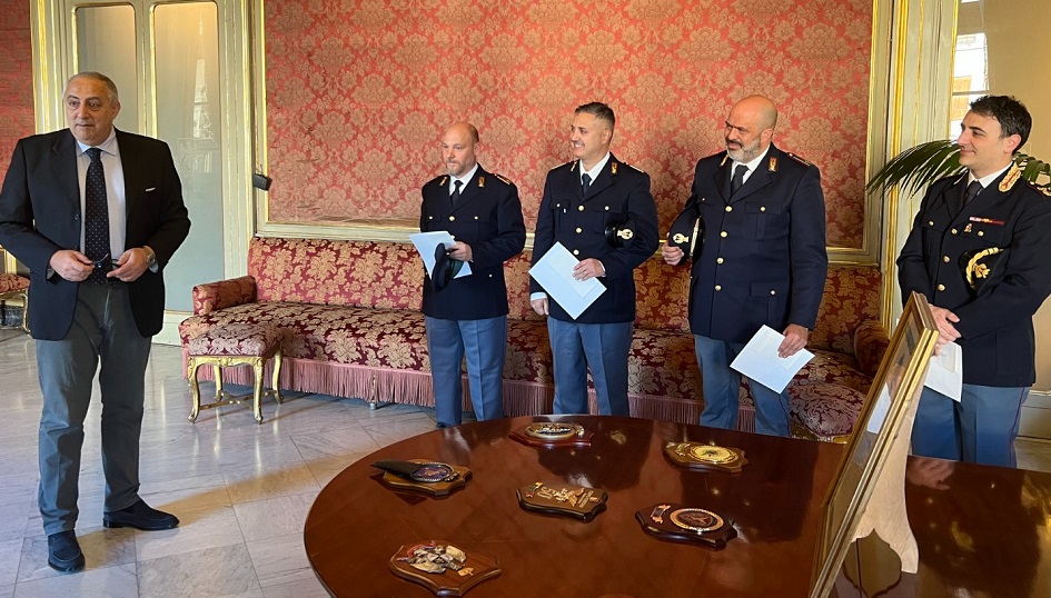 Poliziotti premiati a Palermo per l'indagine lampo sull'orrore del bimbo in affitto