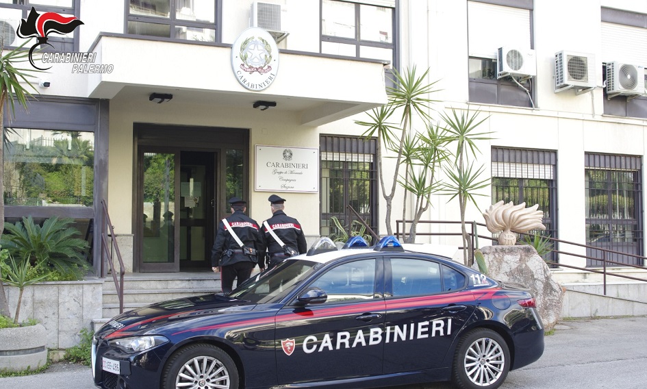 Un uomo beccato dai carabinieri, spaccia stupefacenti e incassa anche il reddito di cittadinanza