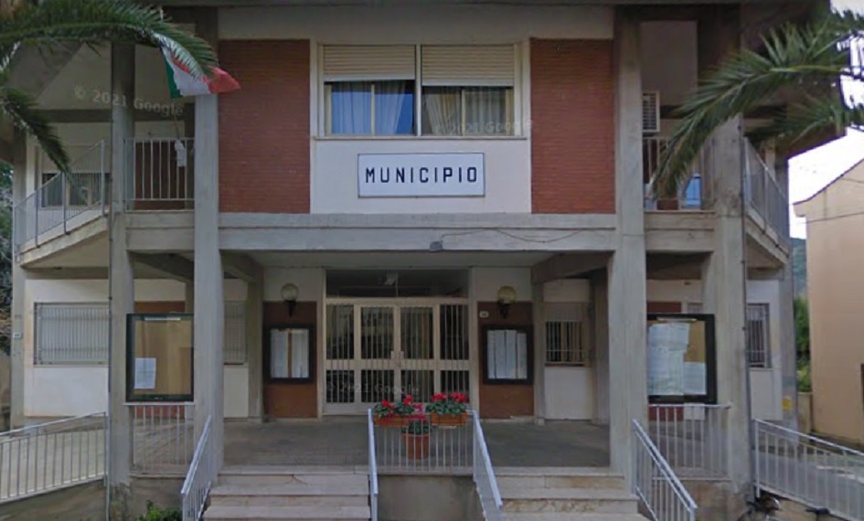 Irruzione negli uffici del Comune di Scillato