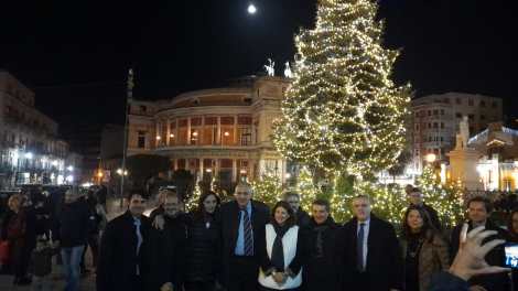 Roberto Lagalla accende l'albero di Natale