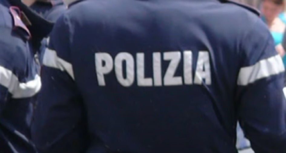 Operaio dei rifiuti denunciato per peculato dalla polizia