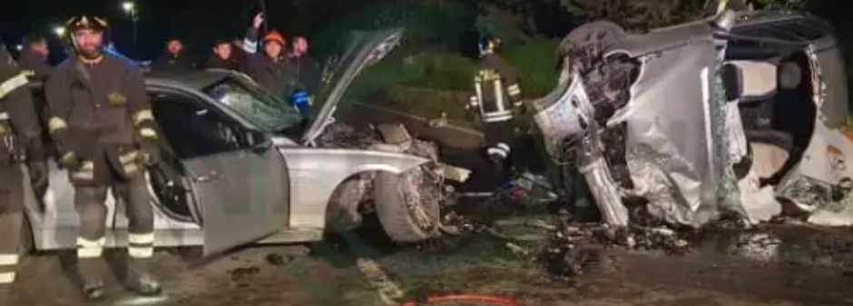 Tragico scontro frontale, due morti e due feriti nella notte al ...