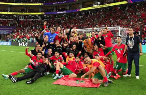 Il Marocco festeggia la vittoria per 1-0 sul Portogallo e la storica qualificazione alle semifinali dei Mondiali di Qatar 2022