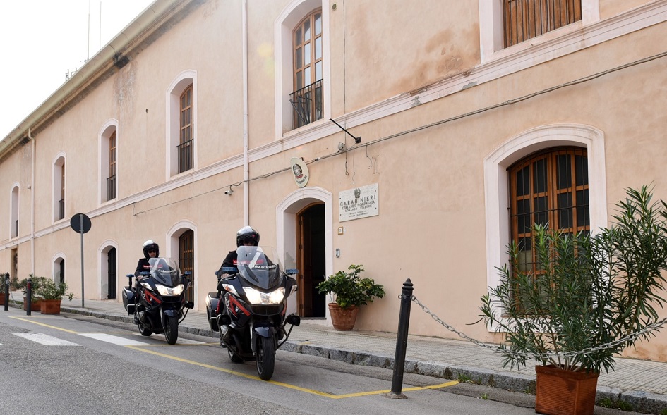 I carabinieri arrestano due ladri per furto di carburante