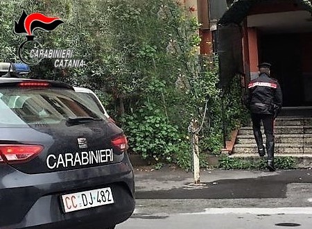 In due arrestati perchè sorpresi a rubare il ponteggio i un cantiere di Catania