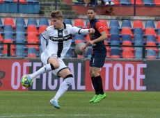Genoa e Reggina frenano, Frosinone scappa via a +8, Palermo vede i play off