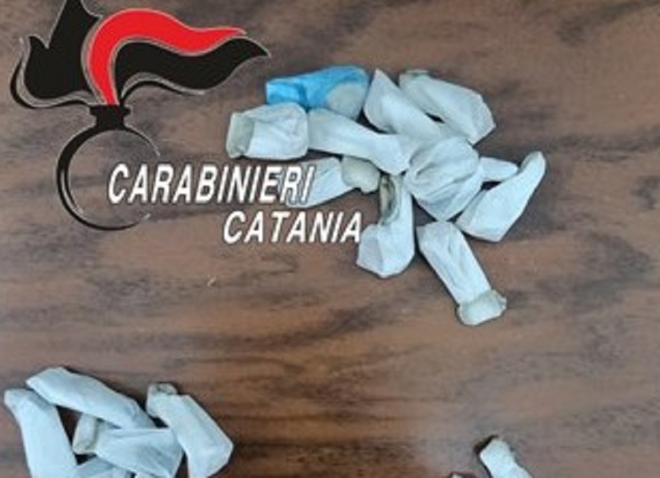 Blitz a Palagonia, trovata droga all'interno di un edificio abbandonato