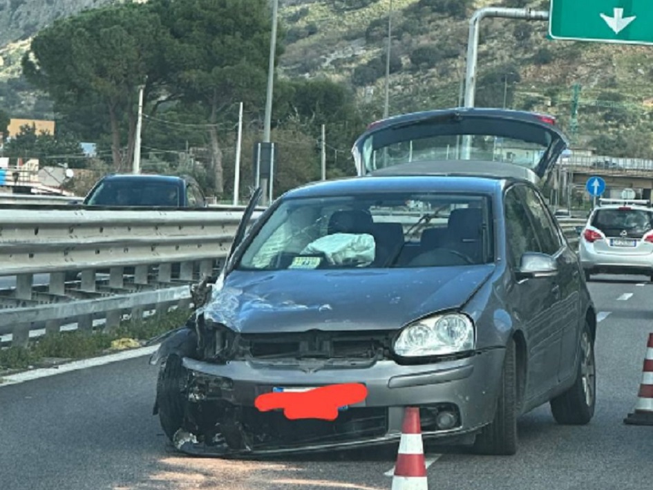 Incidente in autostrada alle porte di Palermo, un 44enne ubriaco perde il controllo dell’auto e si schianta contro il guardrail