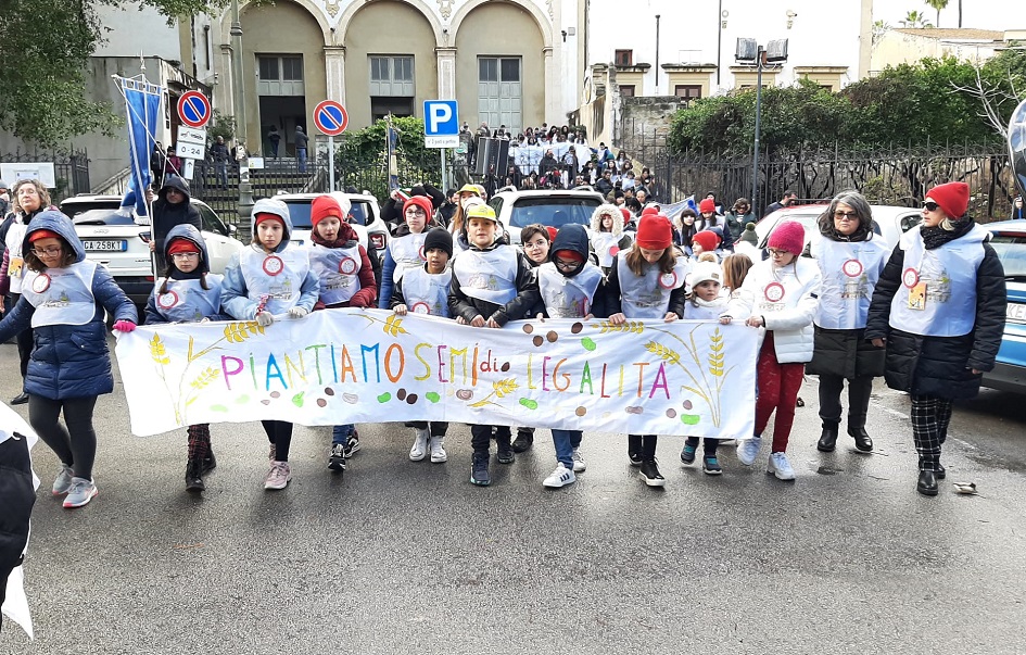 Corteo della legalità a Palermo con tante famiglie coinvolte