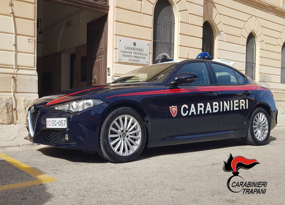 Adescavano e rapinavano le loro vittime, arrestati dai carabinieri due giovani