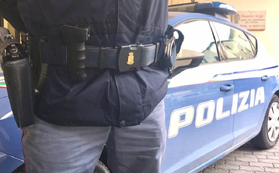 Sperona auto della polizia, arrestato a Catania topo d'auto