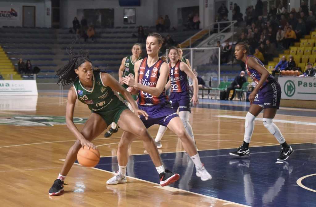 Anigwe del Ragusa in azione nel match col Campobasso, serie A1 2022-2023