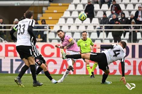 Brunori segna il 2-1 per il Palermo al Del Duca di Ascoli