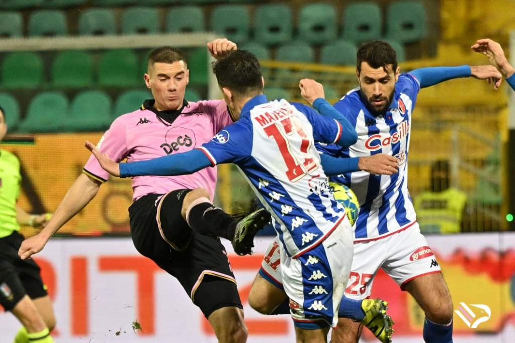 Ivan Marconi segna il gol decisivo in Palermo-Bari, serie B 2022-2023