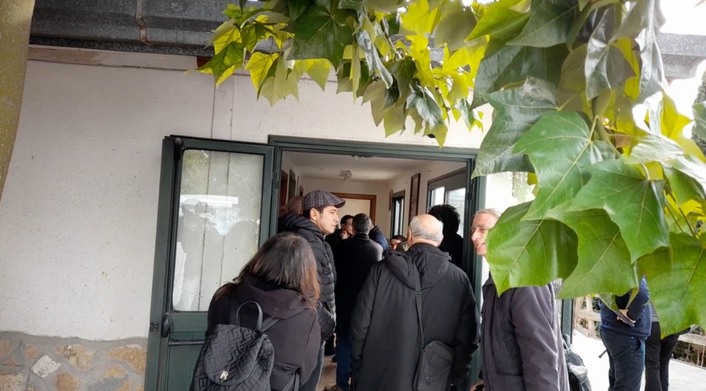 Tante persone alla Missione Speranza e Carità per rendere omaggio a Biagio Conte