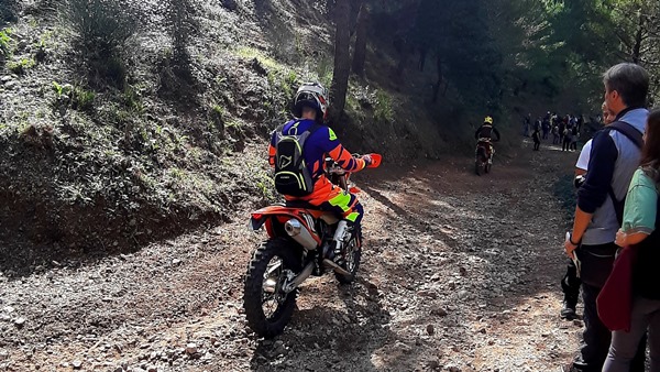 Moto a tutto gas al Parco dell'Etna, la denuncia di Legambiente