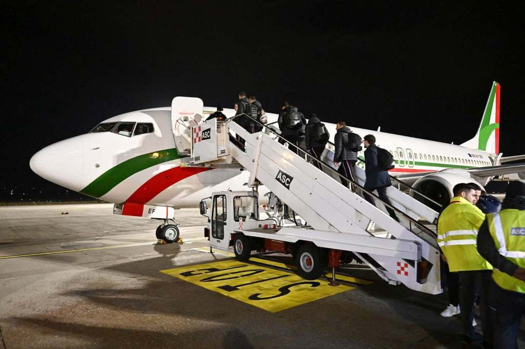 Il Palermo si appresta a partire per raggiungere Ascoli dopo che nella serata di ieri è stato costretto a rimanere in città a causa di un problema col volo per Roma