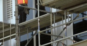 Operaio cade da tre metri, ricoverato in gravi condizioni nel Palermitano