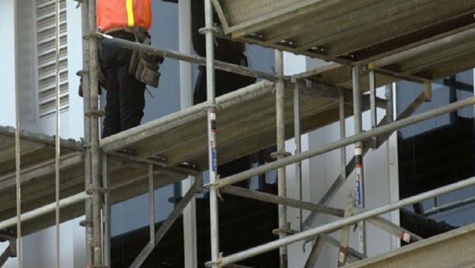 Crolla ponteggio nel Trapanese, operaio gravemente ferito
