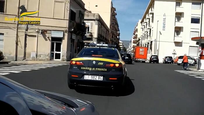 Διακίνηση κοκαΐνης μεταξύ Καλαβρίας και Σικελίας, συνελήφθη καταζητούμενος – BlogSicilia