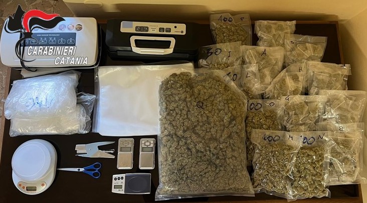 Droga, oltre 2 kg di marijuana in casa, un arresto a Catania