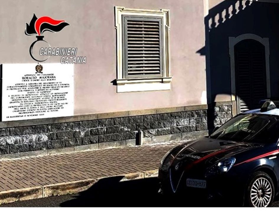 Spirale di violenza nel quartiere Librino di Catania, minacce di morte all’ex moglie barricata in casa con altre sue tre figlie