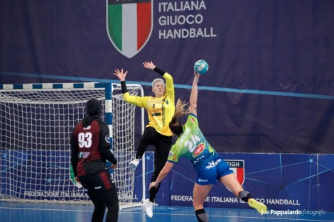 Chana Masson, portiere Handball Erice in azione contro il Salerno nella semifinale di Coppa Italia vinta dalle siciliane 19-18, 2022-2023