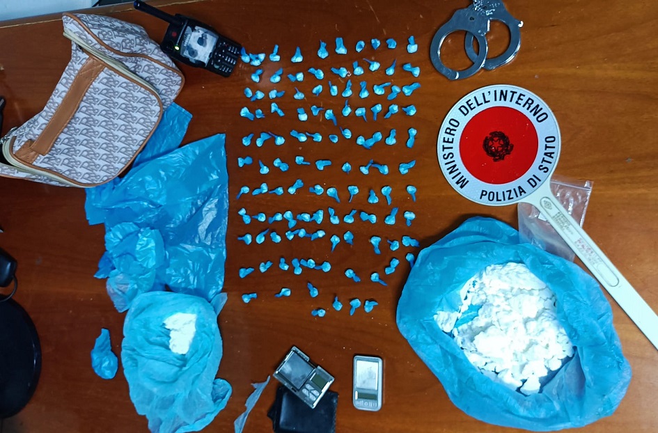 Blitz della polizia in una casa della Vucciria a Palermo dove vi era un sospetto spaccio, scatta un arresto in flagranza